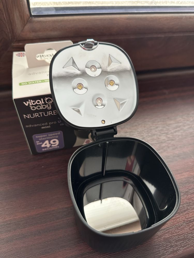 Мини стерилизатор с UV лъчи Vital Baby