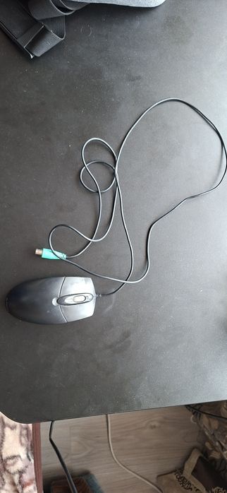 Vand mouse cu fir pt pc