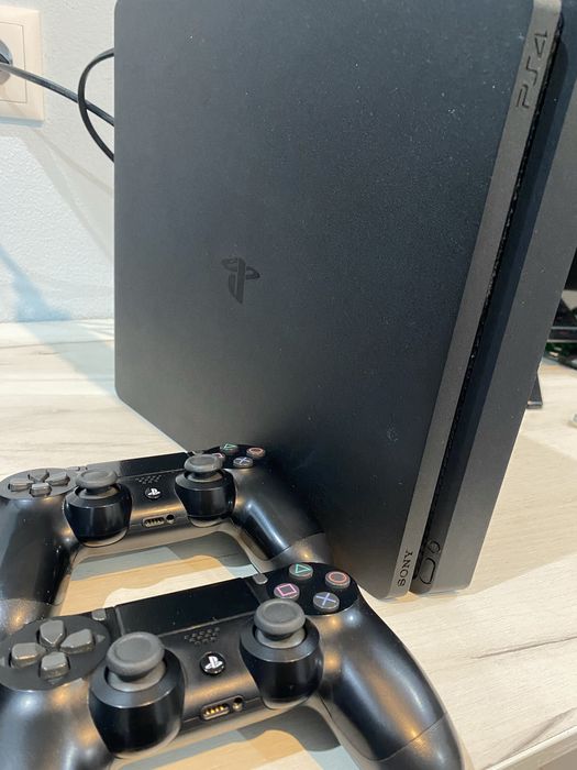 Playstation 4 slim + fifa 19,20,21,22,26 + gta 5 + 2 controllere