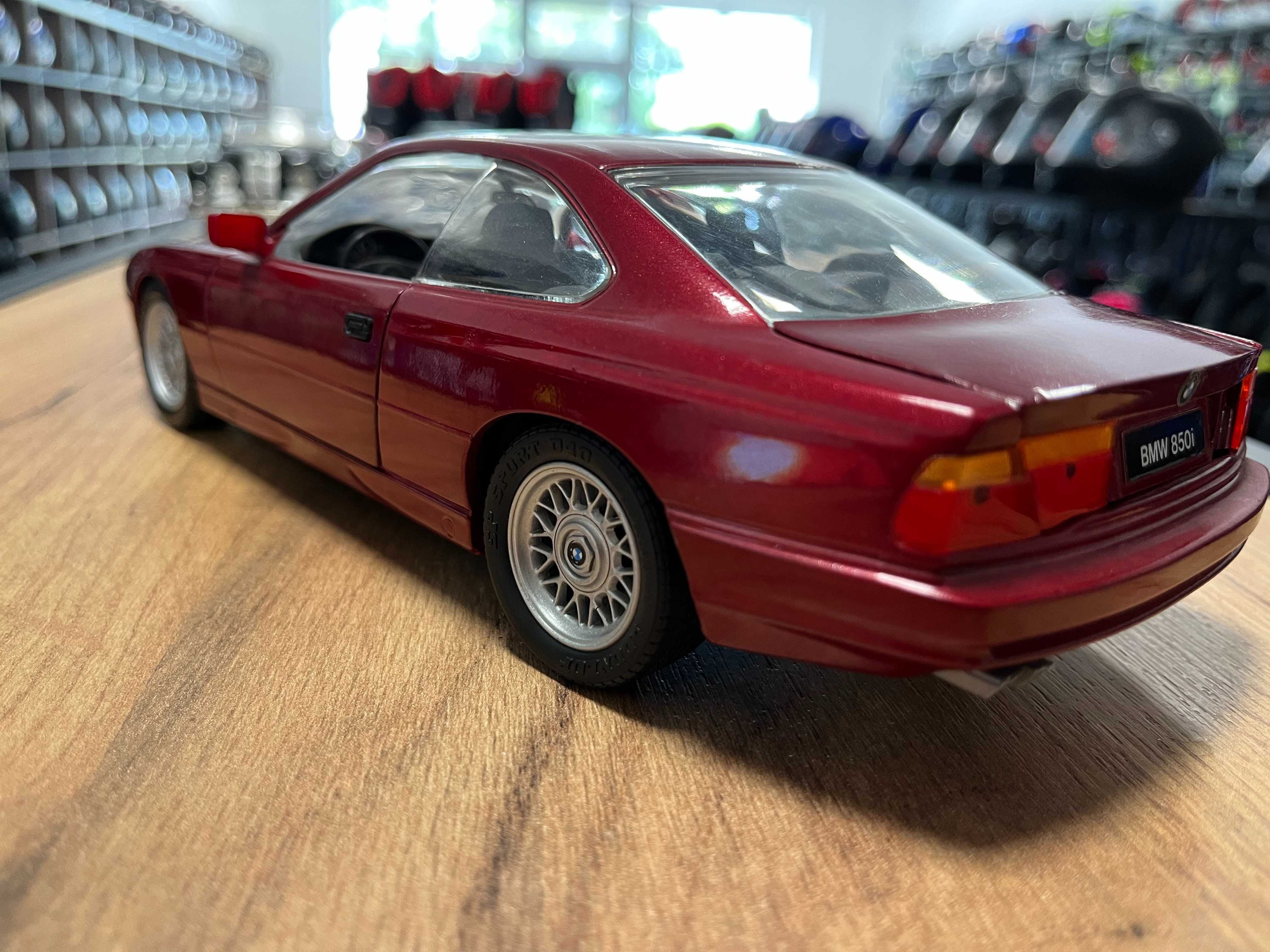 REVELL метален колекционерски модел количка  BMW 850 Ci г. 1:18 мащаб