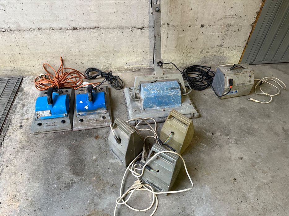 Vibrator pe role pentru pavaj