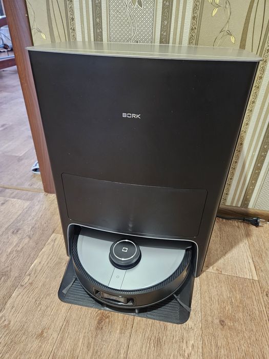 Робот пылесос BORK V830