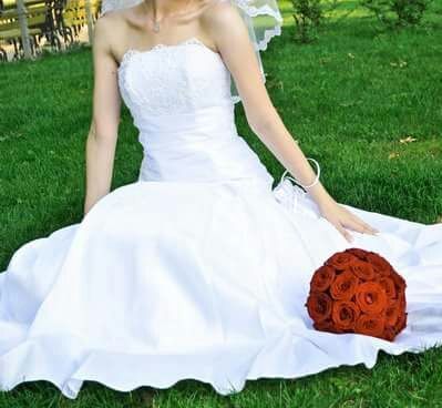 Rochie de mireasa alba cu saculet mas.36-38