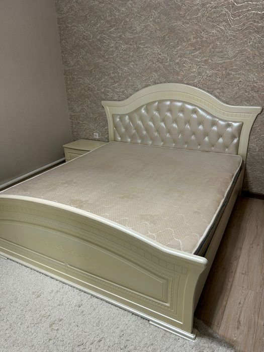 Продам кровать с матрасом