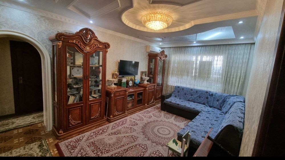 Юунусобод 18 квартал 4/4/4 уй сотилади 77 серия