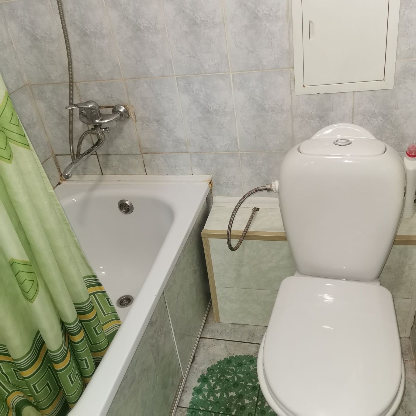 Сдаю посуточно 1 комн. кв, г.Актау, 2 мкр. 1 эт