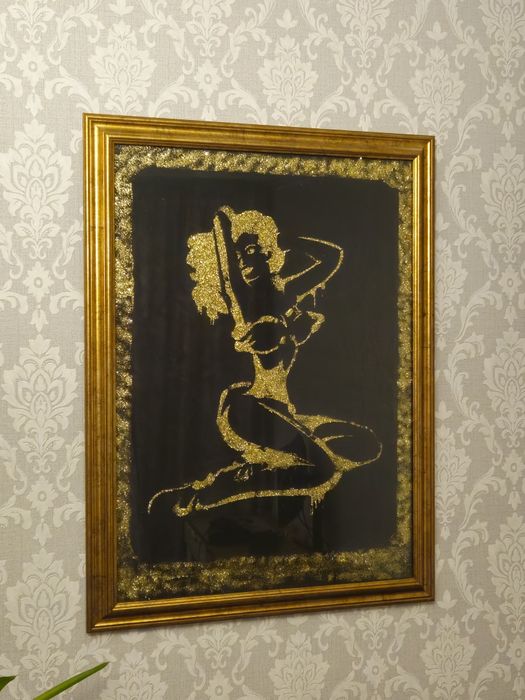 Tablou Unicat Pin-Up cu Sclipici Auriu (Handmade)
