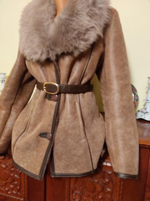 Cojoc nou cu eticheta,model  foarte frumos, usor si comod