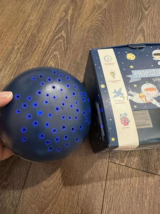 A little lovely company: Детска лампа прожектор - Космос