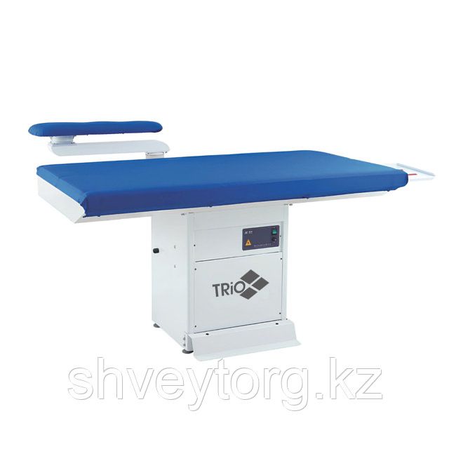 Промышленный  гладильный стол.