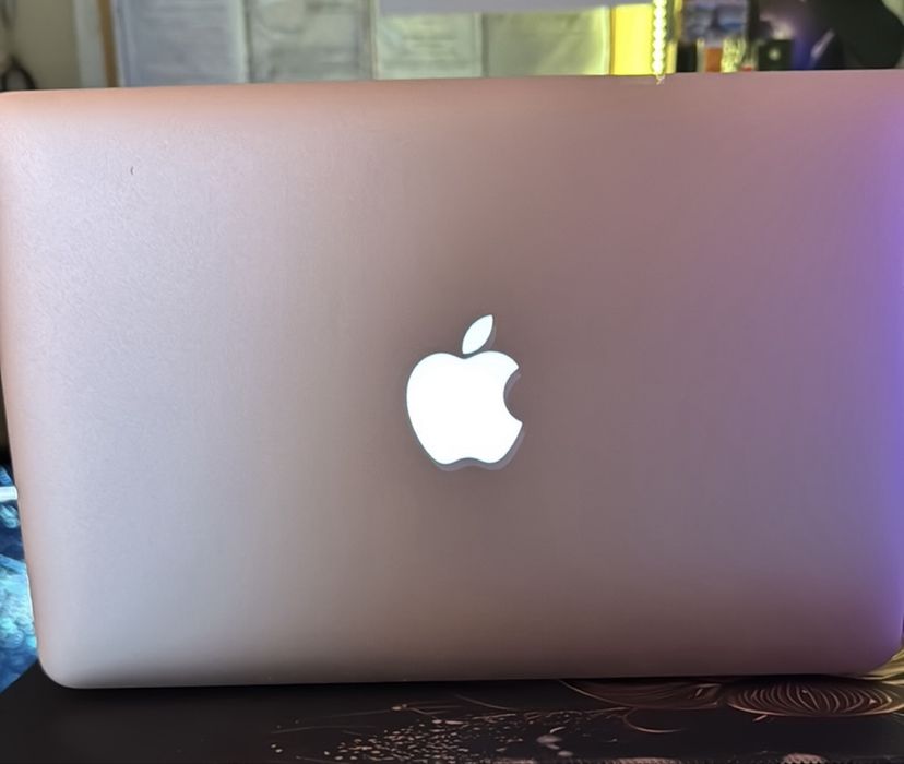 Macbook Air (11 inch early 2014)