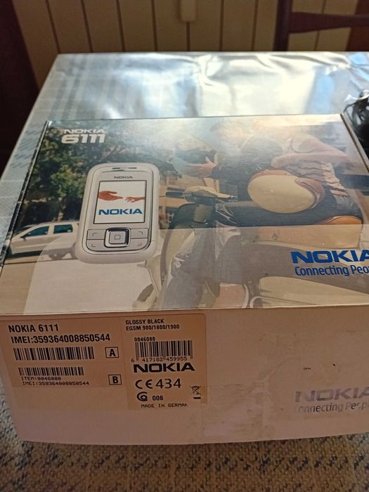 Телефон Nokia 6111