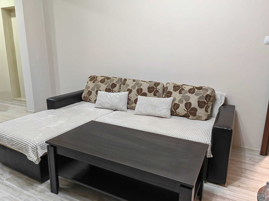 Разтегателен диван