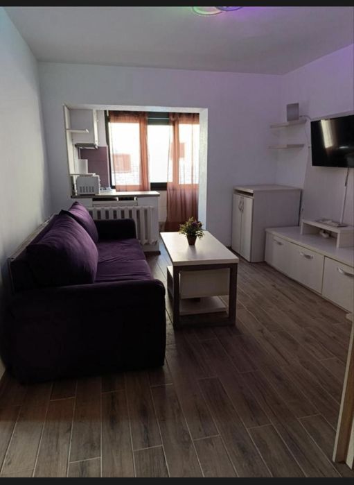 Inchiriez apartament 3 camere ,centru