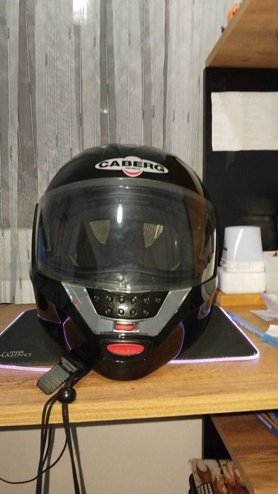 Каска CABERG Justissimo