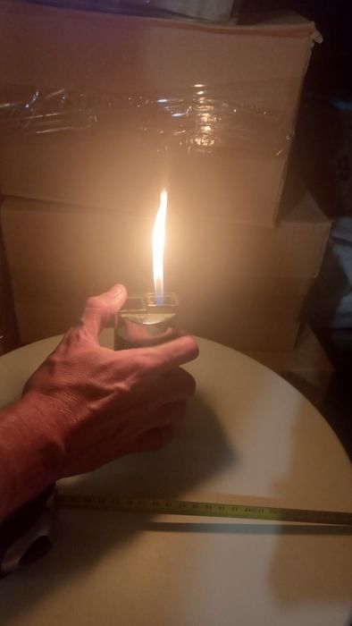 Голяма запалка с голям пламък