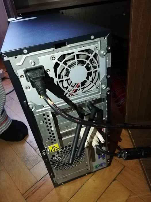 Vând unitate calculator HP+monitor LG+tastatură Promate