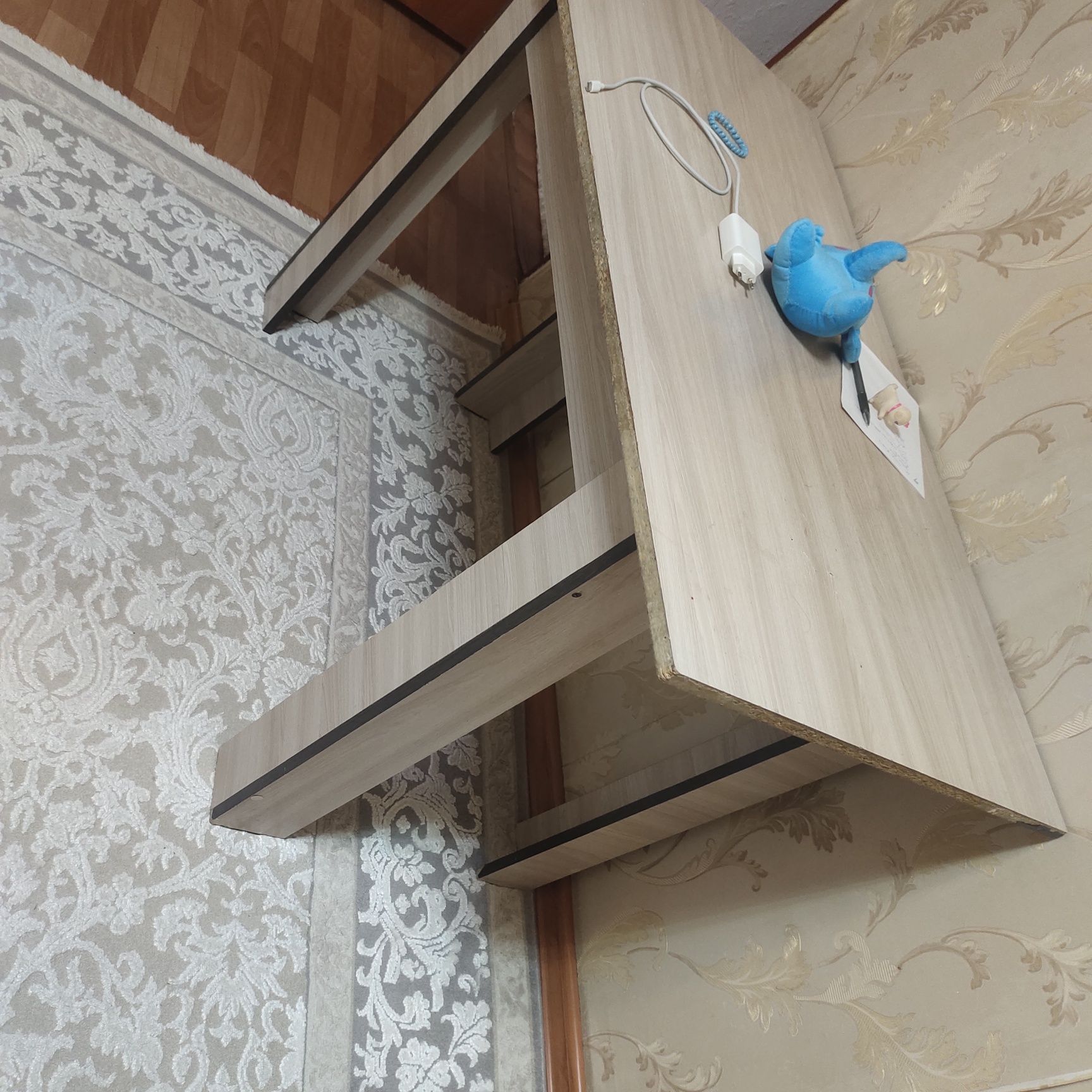 Стол за 5000т.  Недорого