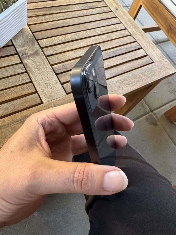 Продавам Iphone 13 ,Midnigtht,128 gb