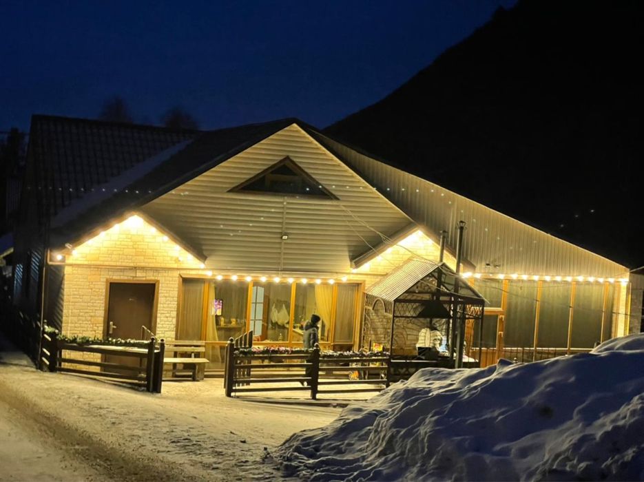 AlmatauHouse. Дос в горах