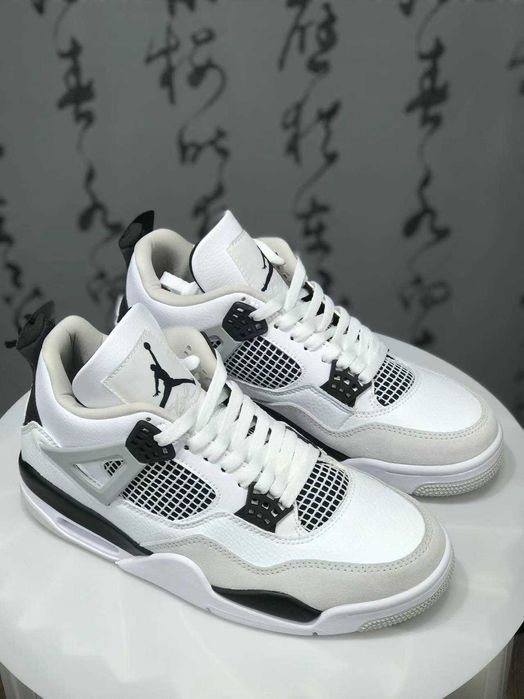 Jordan 4 Retro Military Black EU40