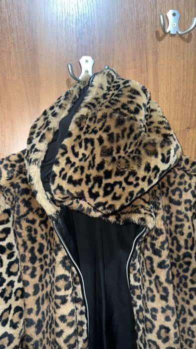 Geaca Blana Zara cu blanita lucioasa leopard