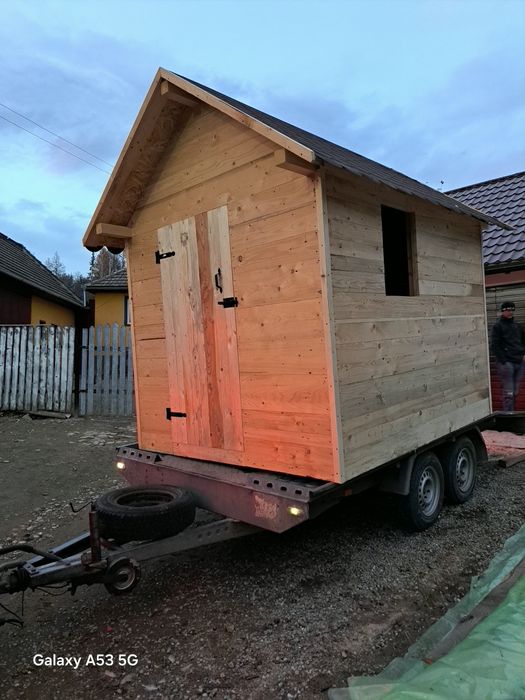 Casute din lemn de rasinoase