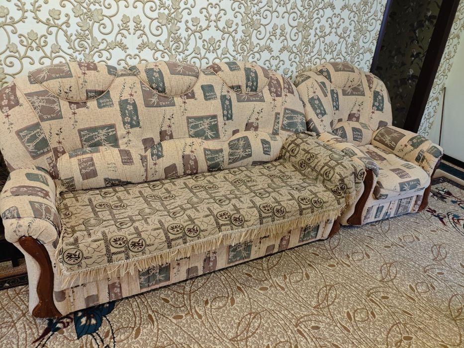 Продам диван с креслами