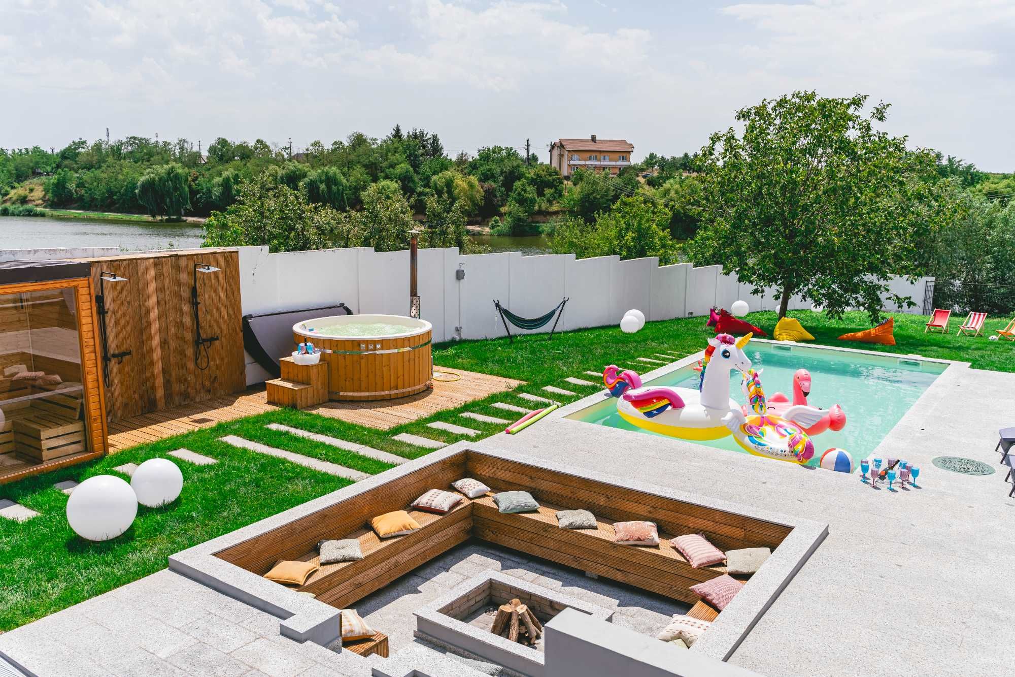 Vila / Casa Evenimente / Petreceri / Reclame/ Team Building