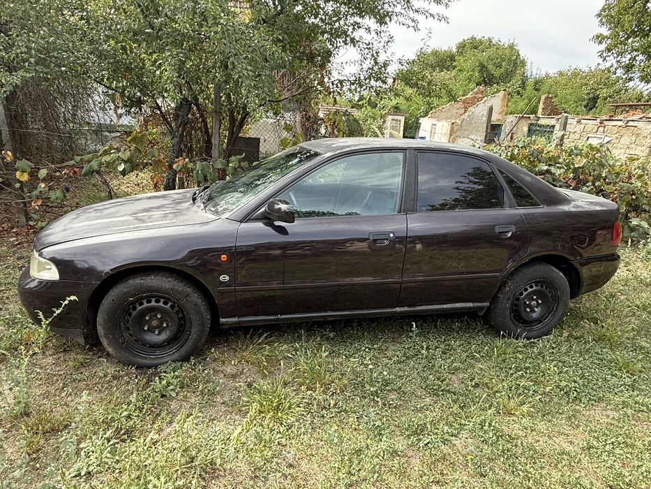 Vând Audi A4 B5, 1.6 benzină, 1996, violet, preț negociabil