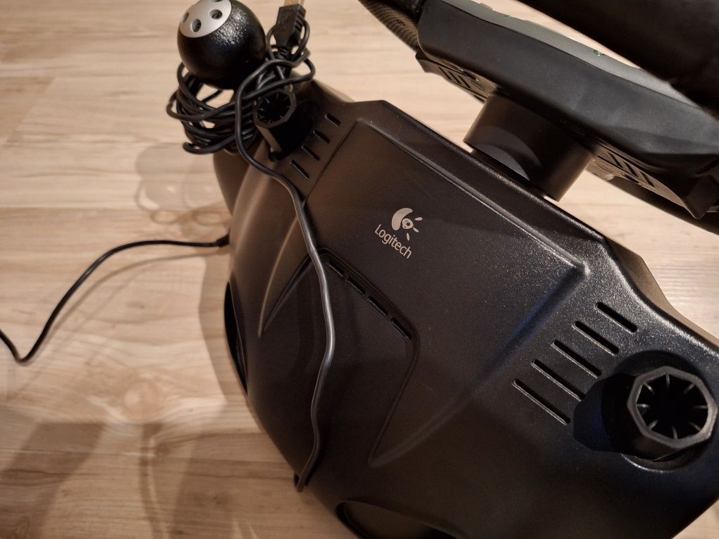 Logitech волан и педали