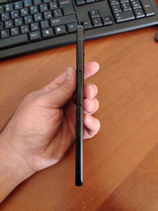 Продаётся Samsung Galaxy Z Flip 3, чёрный цвет