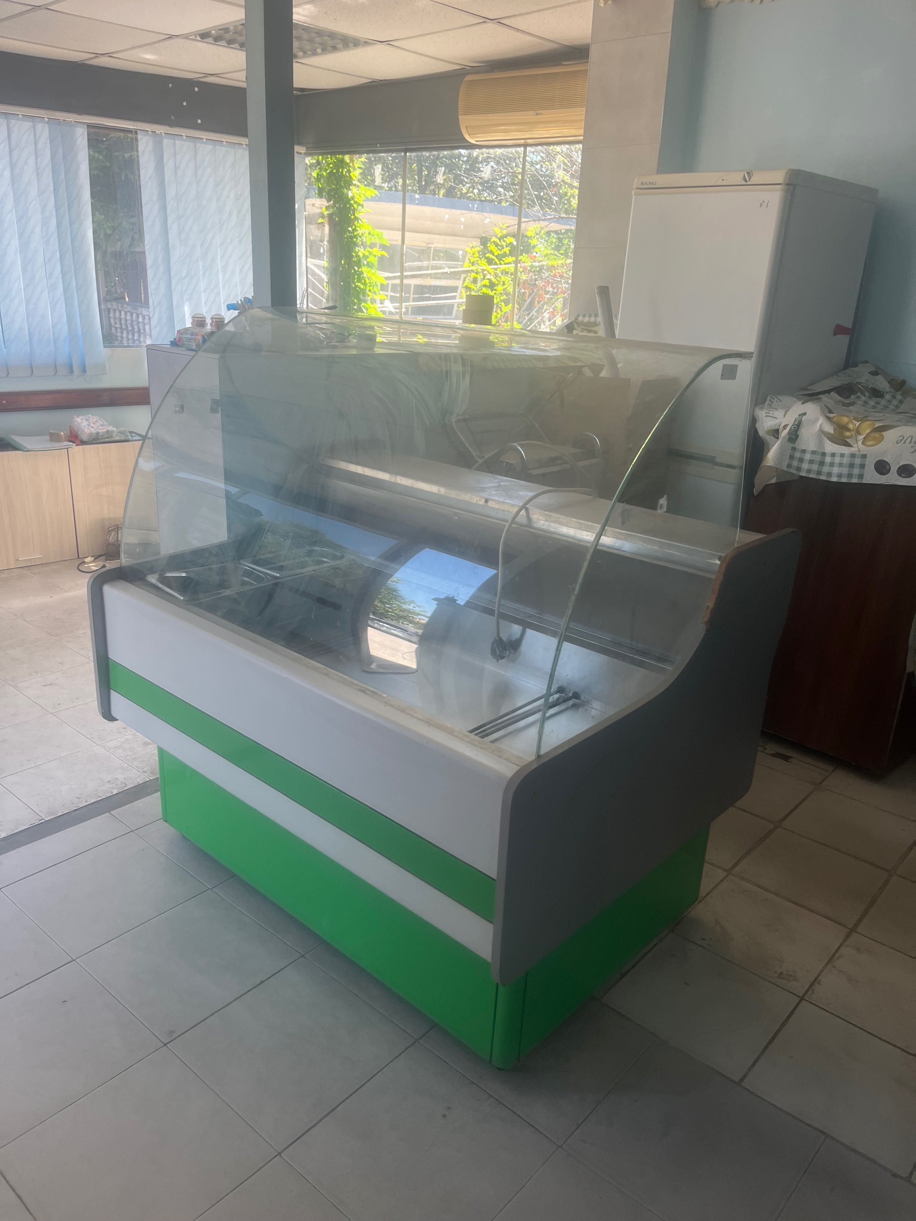 Продавам витрини
