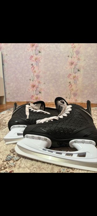 Продам коньки  или можно на обмен 40размер.