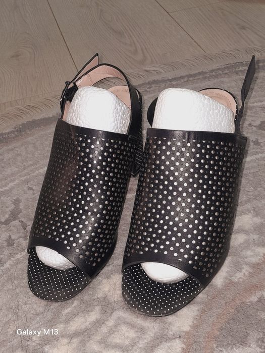 Hammasi 50 mingdan. Все по 50 тысяч.