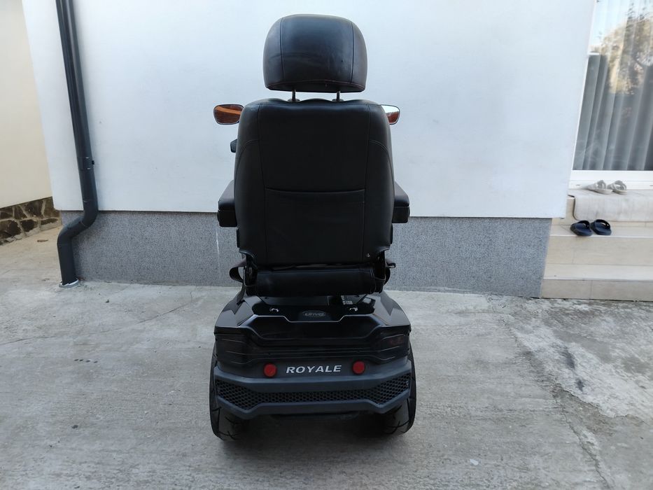 Cărucior scuter electric persoane cu dizabilități