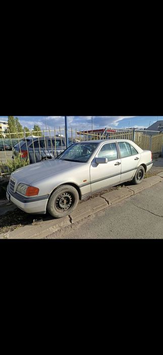 Мерцедес Ц200 /  Mercedes C200