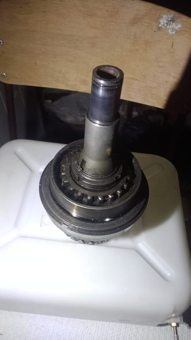 Продаётся первичный и вторичный вал.