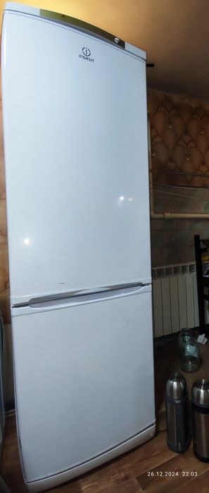Холодильник Indesit