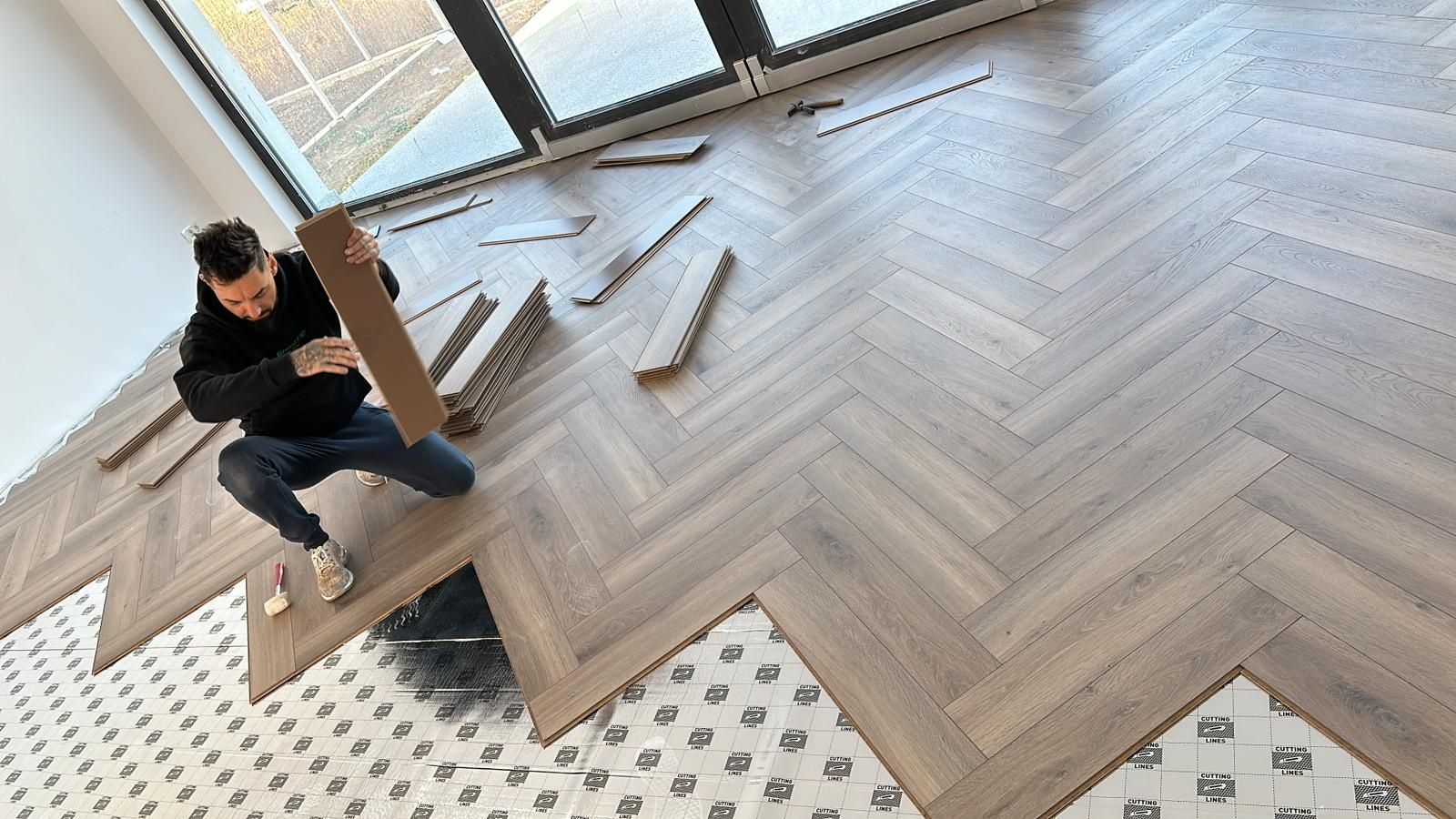 Montaj parchet herringbone