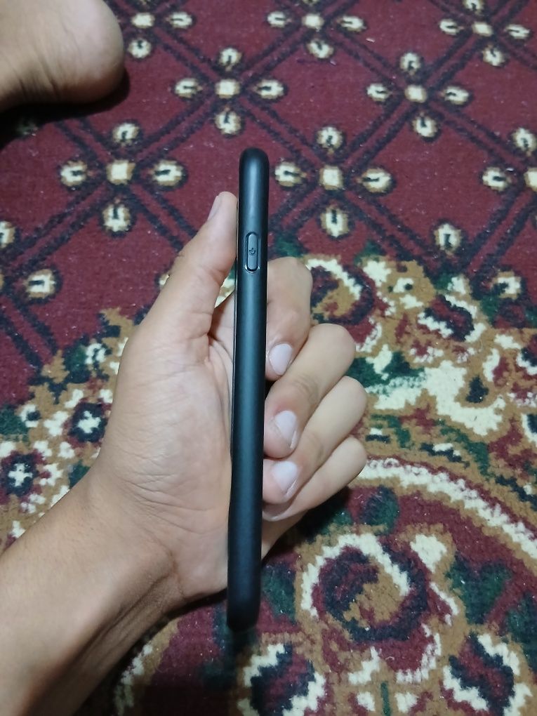 Iphone 6 100% almlyator xolati yaxshi chexol zaryadnik qoshjb beriladi