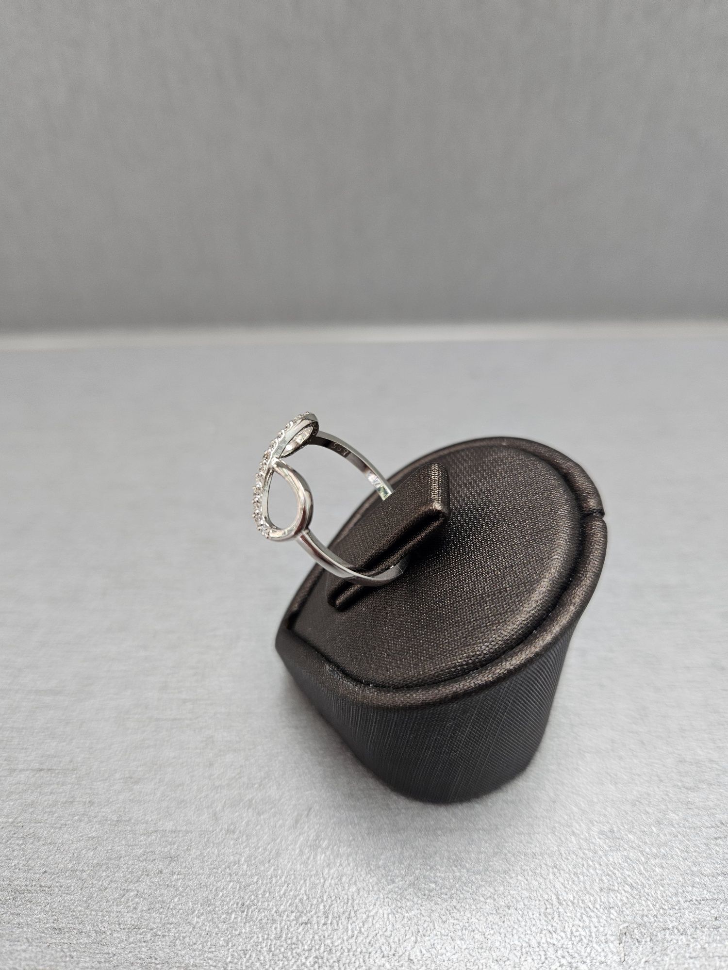 Златен, нов, пръстен 1,71гр./14к. с диаманти 0.20ct