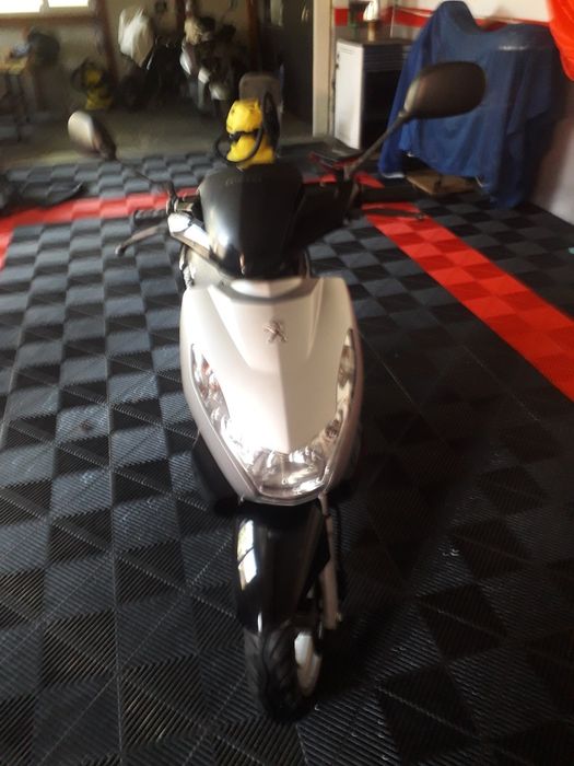 Vand scuter de la 550 euro    Explorer 49ccc detin CI  si IT