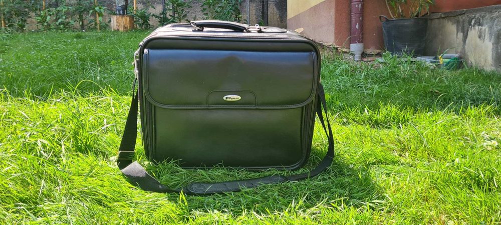 Geantă Targus pentru laptop – profesională, stare impecabilă