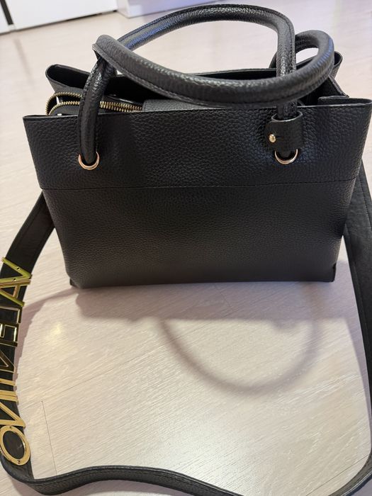 Чанта Valentino.