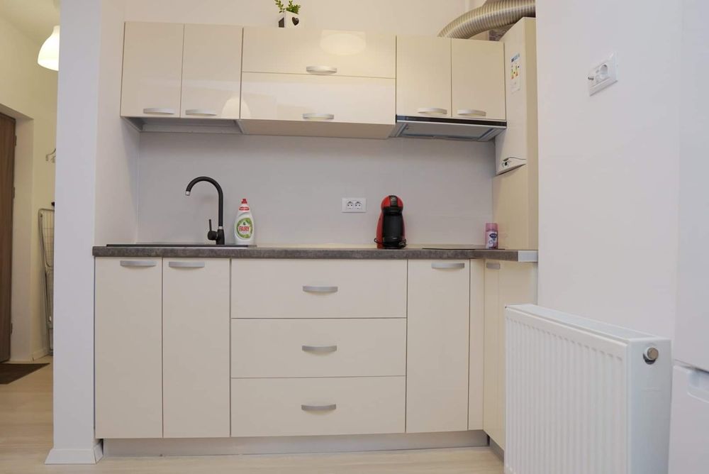 Inchiriez in extrasezon sau permanent garsoniera cu curte proprie