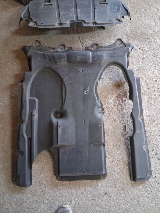 Кори мерцедес S класа w221 кори под двигател мерцедес s class w221