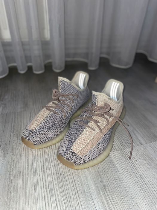 Yeezy 350v2 Ash Pearl