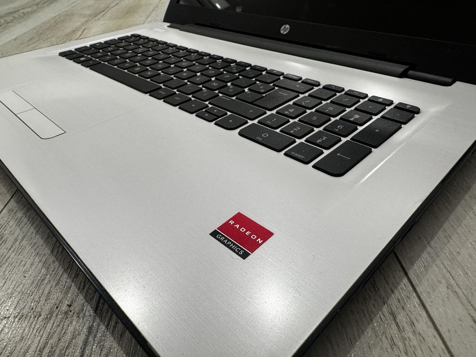 Laptop hp amd a8-7410 cu placa video dedicata radeon