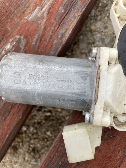 Моторче стъклоповдигач задно ляво Мерцедес ЦЛС W219